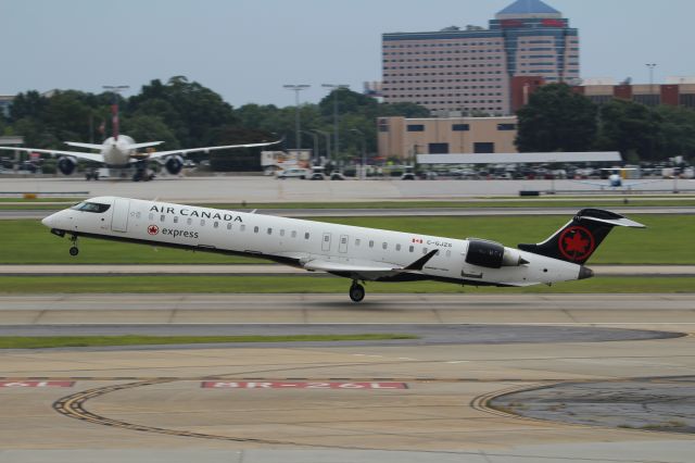 Canadair Regional Jet CRJ-900 (C-GJZS)