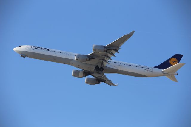 Airbus A340-600 (D-AIHU)