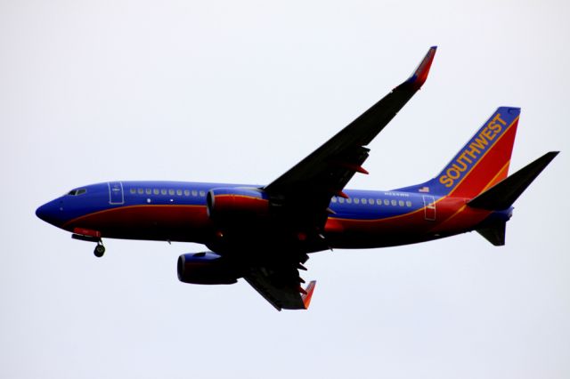 Boeing 737-700 (N224WN) - On Final 30L