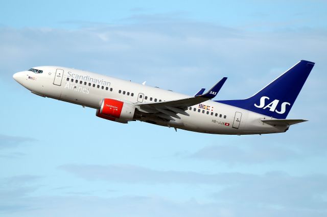 Boeing 737-700 (HB-JJA) - Scandi 928 departing to Copenhagen