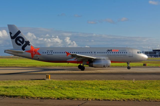 Airbus A320 (VH-VQM)