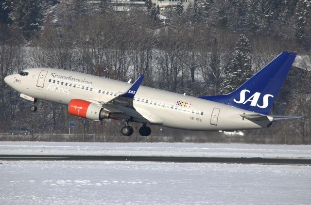 Boeing 737-700 (SE-REU)