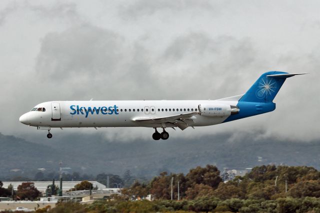 Fokker 100 (VH-FSW) - Fokker F28-100 Skywest VH-FSW R03 YPPH 25/07/17