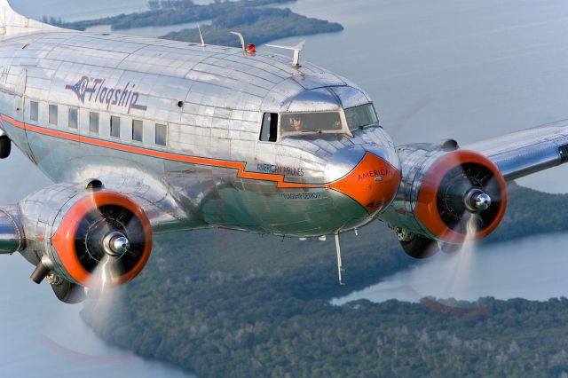 Douglas DC-3 (NC17334)