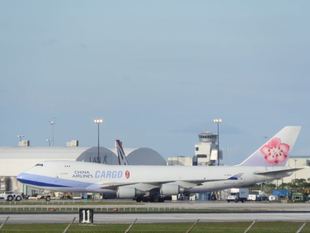 Boeing 747-400 (B-18722)