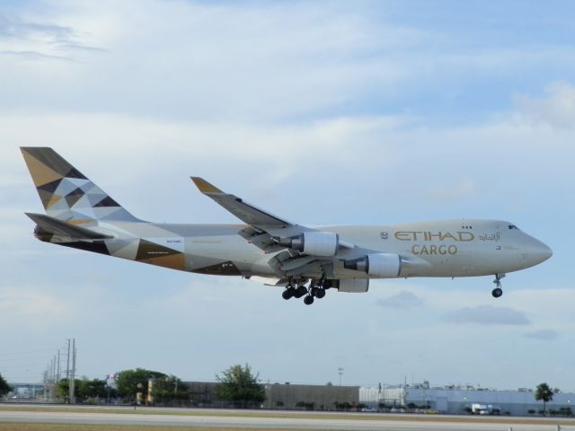 Boeing 747-400 (N476MC) - Etihad Cargo B747-400F