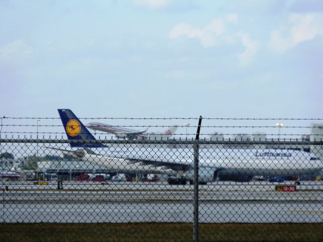 Airbus A330-300 (D-AIKM)