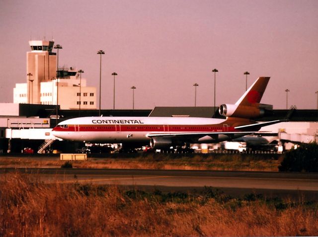 McDonnell Douglas DC-10 (N68062) - KSFO late summer PM shot of a Continental DC10 headed to the gate after arriving from ???