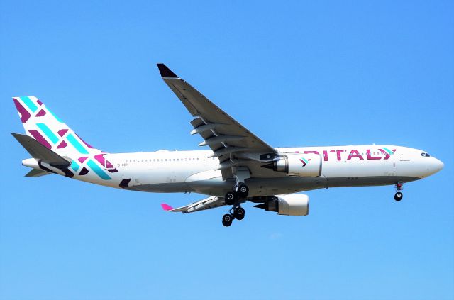 Airbus A330-200 (EI-GGR)
