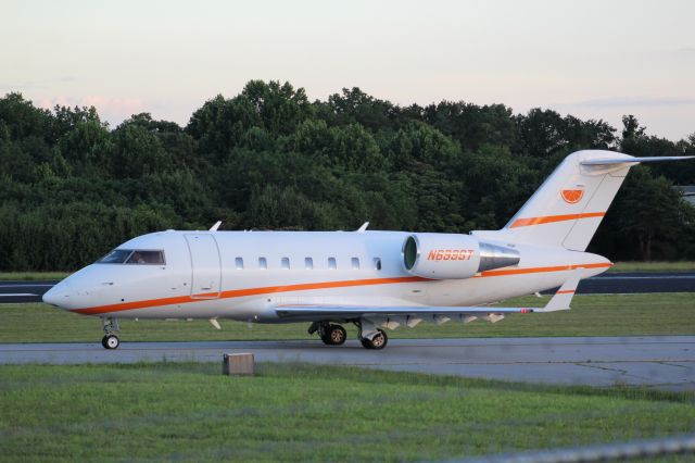 Canadair Challenger (N699ST)