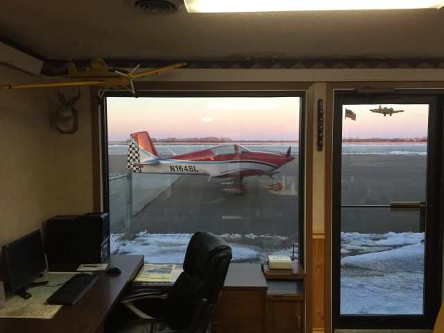 Vans RV-6 (N164BL) - Thats right - its parked in the spot normally reserved for N385H.  Whaddya gonna do about it?