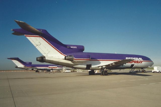 Boeing 727-100 (N101FE)