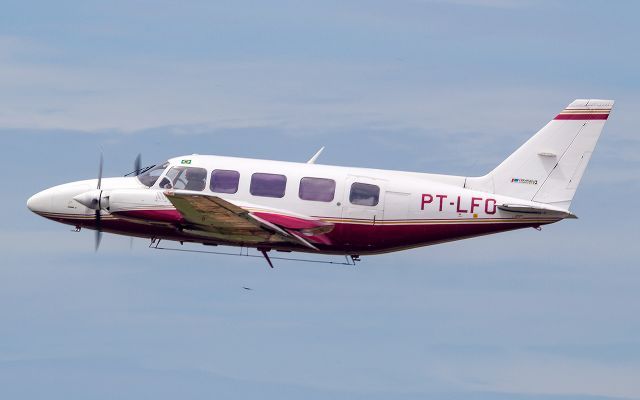 Piper Navajo (PT-LFO)