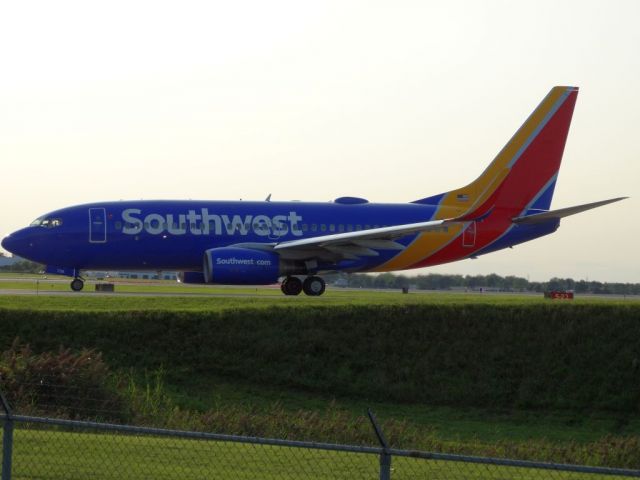 Boeing 737-700 (N736SA)