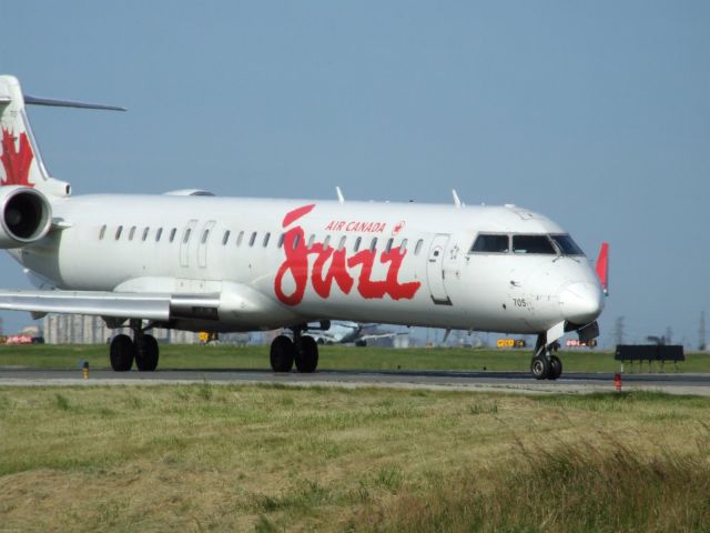 Canadair Regional Jet CRJ-700 (C-GJZZ)