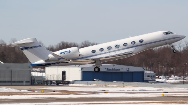 GULFSTREAM AEROSPACE G-7 Gulfstream G600 (N10199) - Jet Setter 88 taking off for Aspen