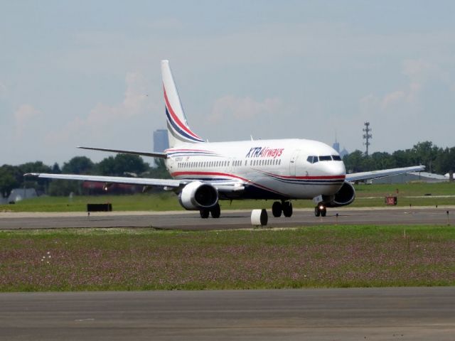 BOEING 737-400 (N285XA)