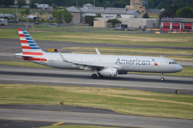 Airbus A321 (N150NN) - AAL2376 departing on 28L for Dallas-Fort Worth (KDFW/DFW).