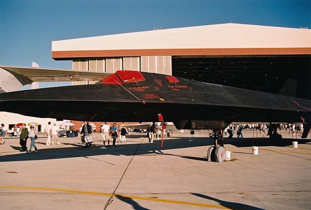 Lockheed Blackbird (61-0971) - SR-71 on display at the Edwards AFB Open house and Air Show 11-18-1997