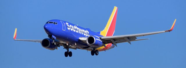 Boeing 737-700 (N7705A) - phoenix sky harbor international airport 10JAN20