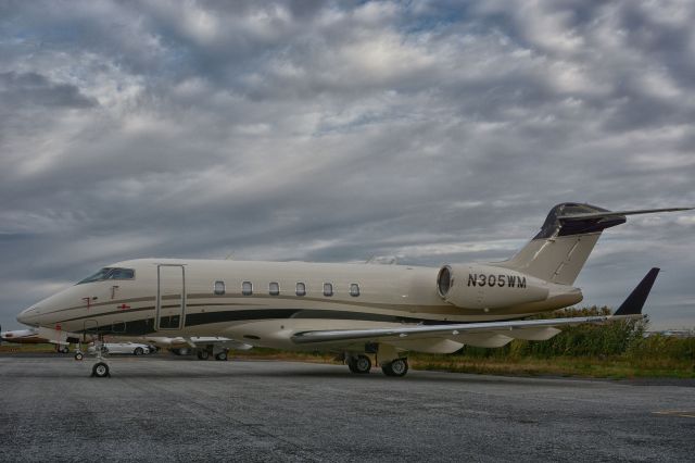 Bombardier Challenger 300 (N365WM)