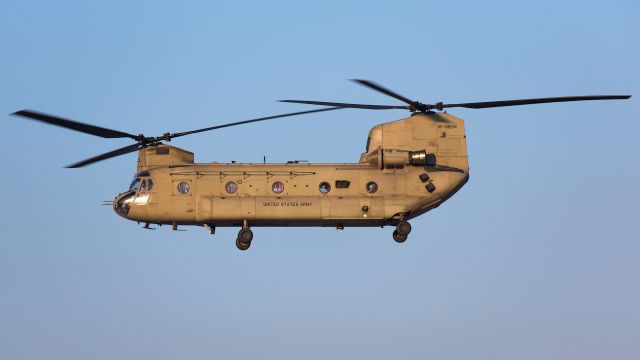 Boeing CH-47 Chinook (1608214) - US Army CH-47F (16-08214)