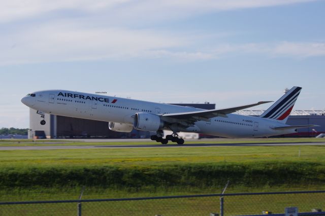 BOEING 777-300ER (F-GSQO)