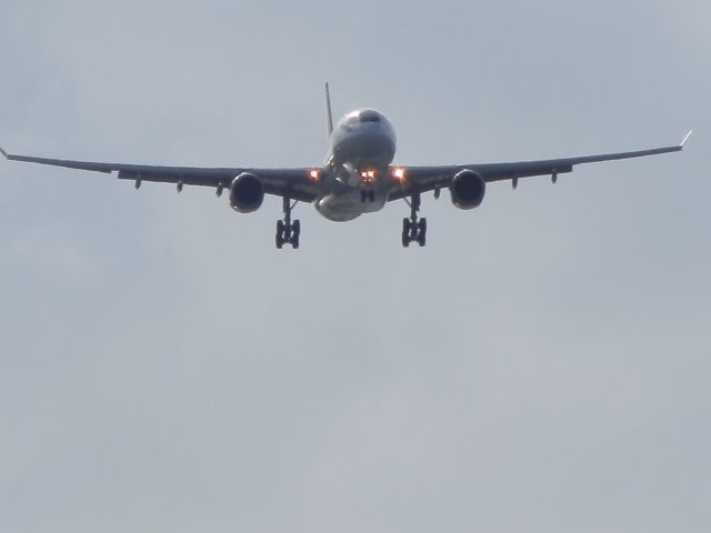 Airbus A330-200 (N334QT)