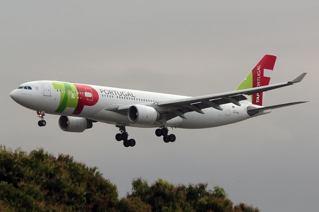 Airbus A330-300 (CS-TOJ)