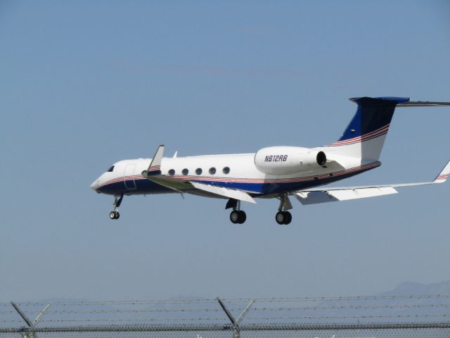 Gulfstream Aerospace Gulfstream V (N812RB) - Landing RWY 30