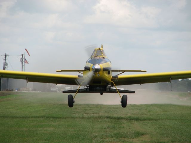 — — - Air Tractor AT-502