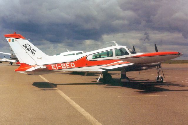 Cessna 310 (EI-BEO) - Seen here in Jun-91.  Reverted to N7733Q 10-Nov-04.