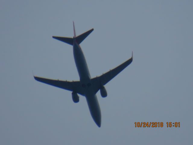 Boeing 737-800 (N907NN) - American Airlines on a maintenance flight over Southeastern Kansas performing a stall test. I think anyways. It was down to 150 mph then they put the power to it. Sounded great.