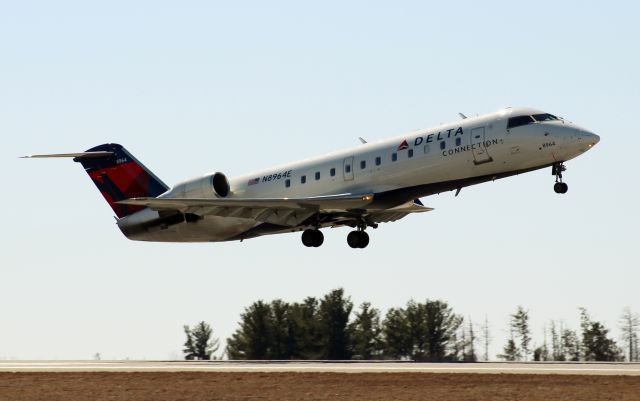 Canadair Regional Jet CRJ-200 (N8964E)