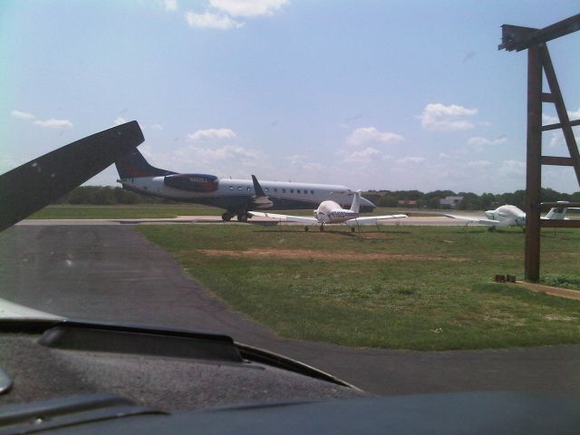 Embraer ERJ-135 (N451DJ)