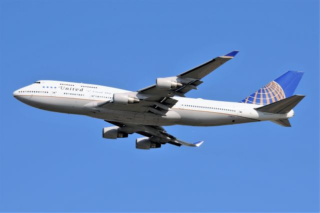 Boeing 747-400 (N118UA) - Taking ORD employees up for a good-bye ride on her retirement tour.