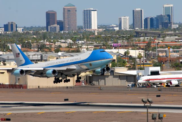 N28000 — - Boeing 747-200 / VC-25A "Air Force One" departing Phoenix Sky Harbor Airport (KPHX), en route to the Grand Canyon.  Honeywell 757 Testbed in the background.