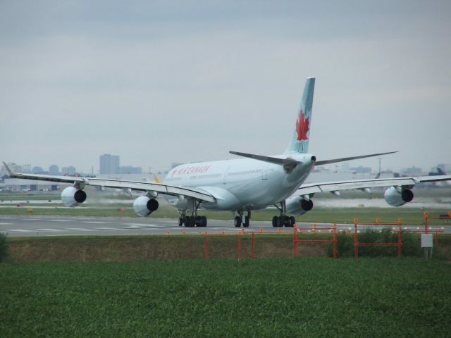 Airbus A340-300 (C-FTNQ) - The now long forgotten A340 of ACA. Ready to go runway 05