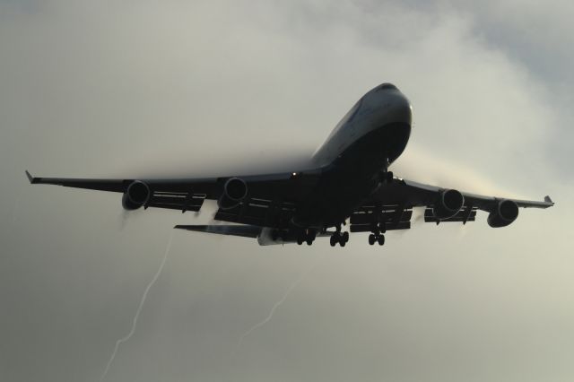 Boeing 747-400 (G-BNLJ) - Approaching 27R at EGLL.