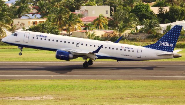 Embraer ERJ-190 (N249JB)