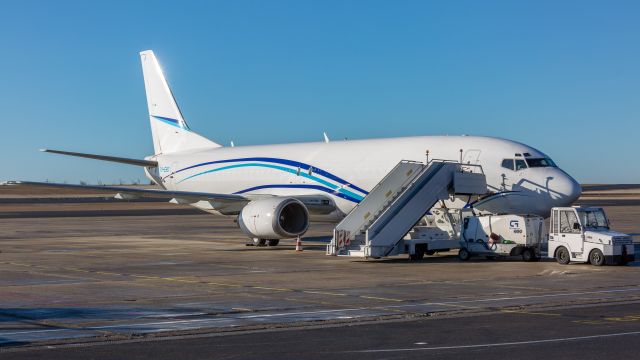 Boeing 737-700 (P4-EBO)