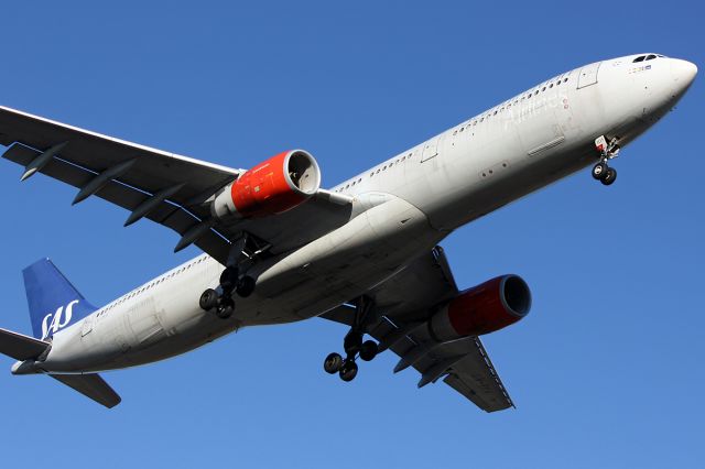 Airbus A330-300 (LN-RKH) - Dirty A333