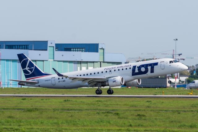 Embraer ERJ-190 (SP-LMD) - WAW SPOTTING