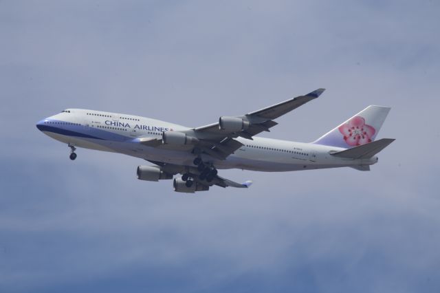 Boeing 747-400 (B-18212)