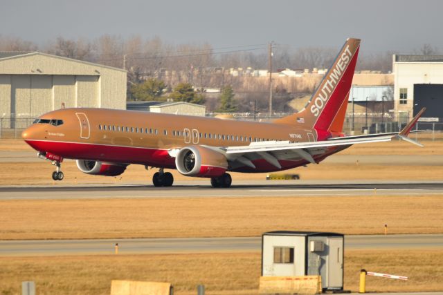 Boeing 737 MAX 8 (N871HK) - 23-R 12-31-22 Desert Gold Herb Kelleher Retro beauty.