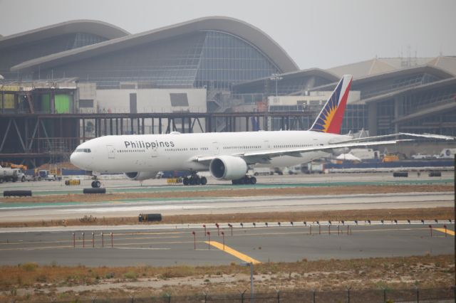 BOEING 777-300ER (RP-C7772)