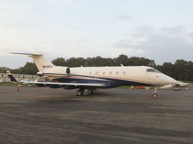 Bombardier Challenger 300 (N540FX)