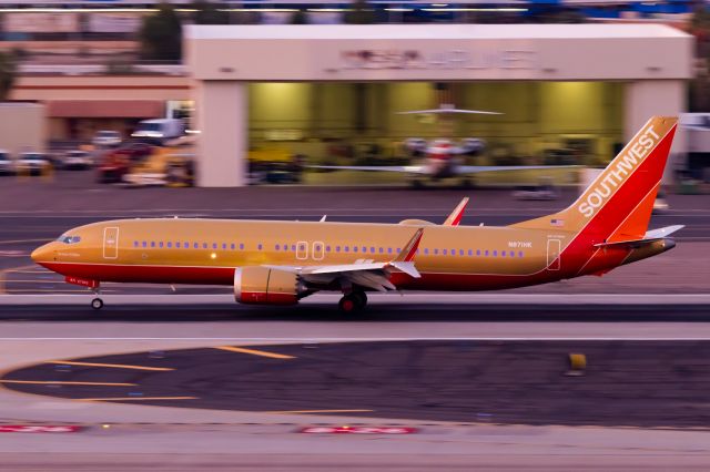 Boeing 737 MAX 8 (N871HK) - Southwest Airlines 737 MAX 8 in Herb Kelleher/Desert Gold retro livery landing at PHX on 11/15/22 after a delivery flight from Boeing Field. Taken with a Canon 850D and Tamron 70-200 G2 lens. 