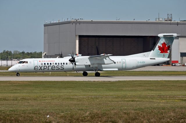 de Havilland Dash 8-400 (C-GJZX)