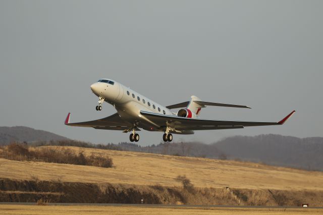 Gulfstream Aerospace Gulfstream G650 (VP-CKV) - 05 April 2017:Gulfstream Aerospace Gulfstream G650ER (G-VI)